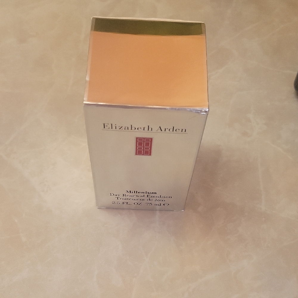 Elizabeth Arden Millennium Day Renewal Emulsion in Silver Package